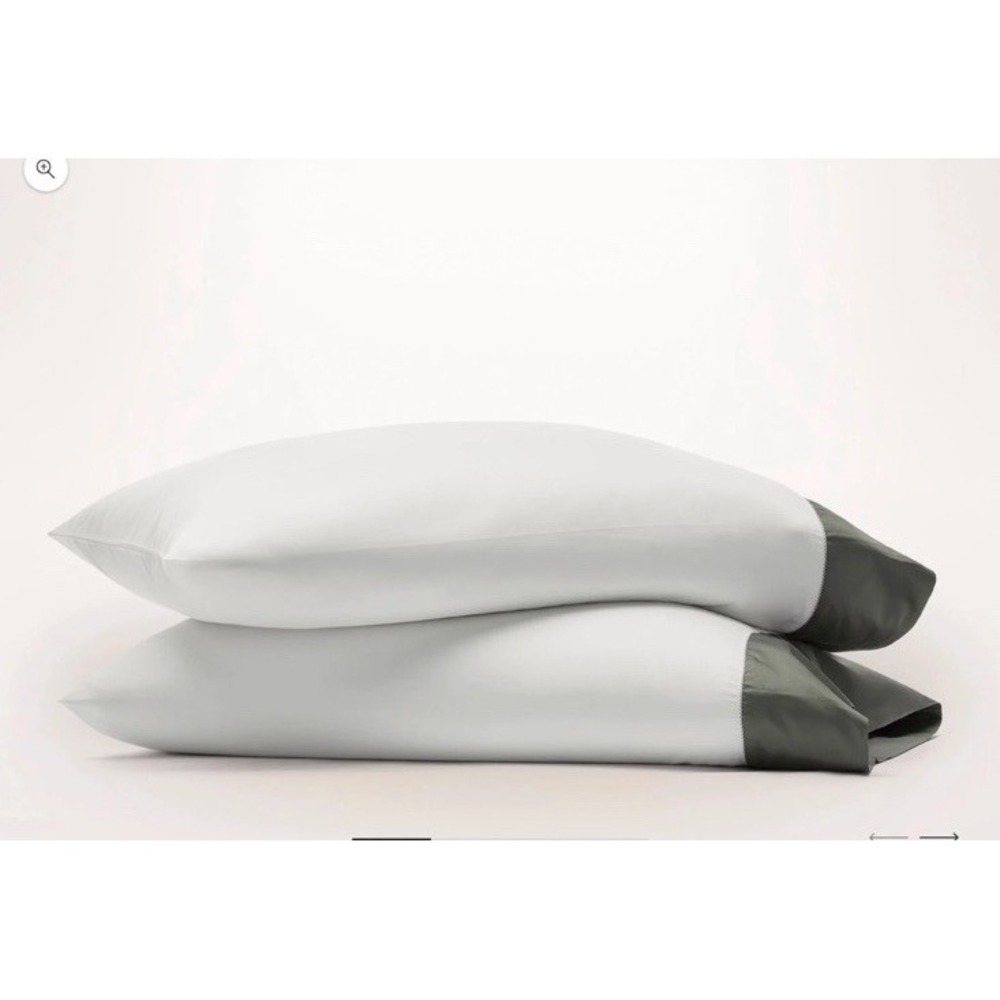 Boll & Branch Signature Colorblock Pillowcase Set White/Juniper Green Standard - Picture 3 of 5
